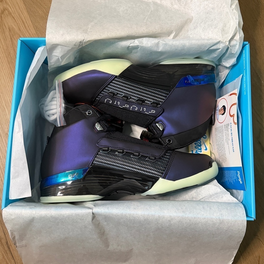 Jordan 17 doernbecher
Zach
Brand new - Picture 3 of 8
